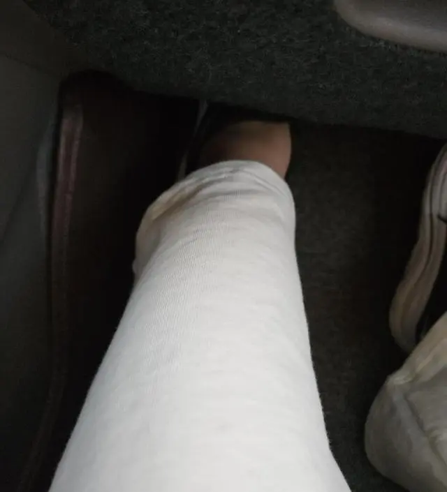 처음엔 F 주문했는데 엉덩이가 너무 타이트해서 XL 교환했네요 ㅠ
