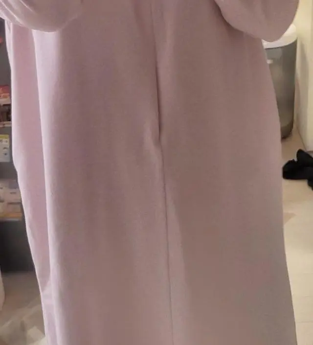 수유원피스겸 편하게 집에서 입을려고 주문했어요~자크부분있는쪽 안쪽부분이 불편한거
