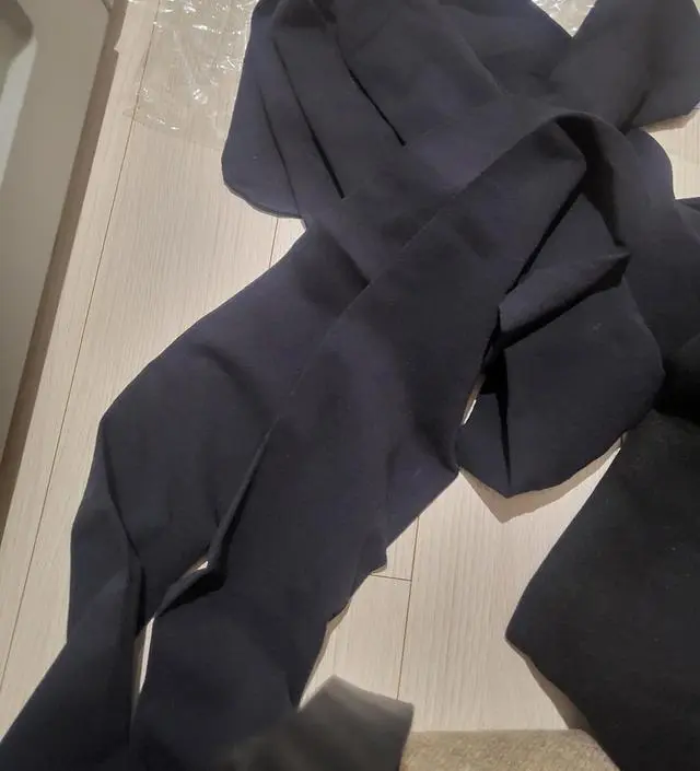 날씨가 쌀쌀해져서 스타킹을 신을려고 임산부용으로 구매했어요~지금입기에 두께감이 딱