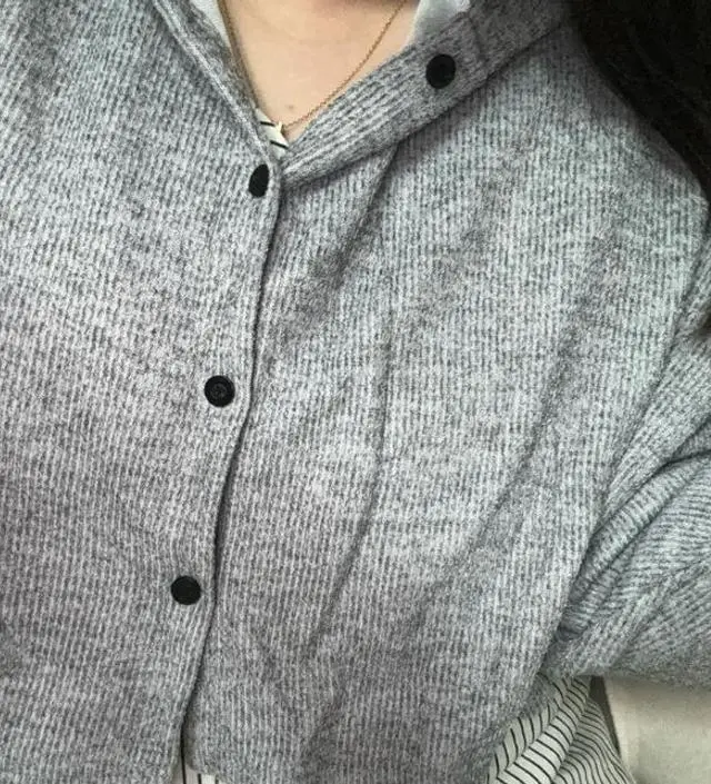 기대한것보다 너무 맘에들어서 블랙색상으로 하나 더 주문햇어요!! 특히 가디건이 너무