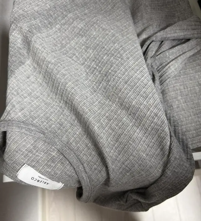 출산이후에도 입을수잇겟내요!!이뻐요!!편안하고 좋아여!!여리여리해보여요!!만족합다~