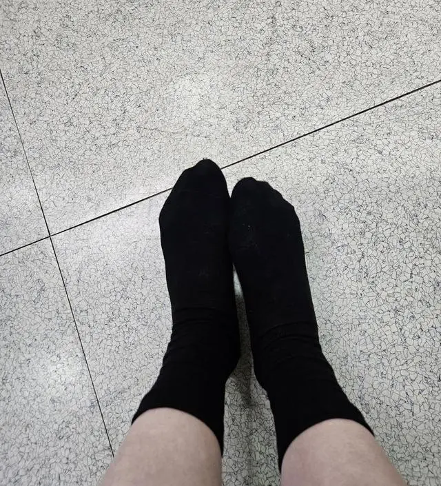 중기 들어서면서 몸이 붓는지 저녁에 양말자국 엄청 나있고 해서 구매했어요 조임없고 