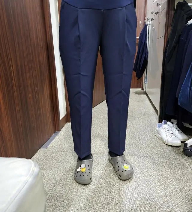 근무복으로 입으려고 구매했습니다 임신전 66입었었는데 넉넉히 77로 샀어요 널널하게 