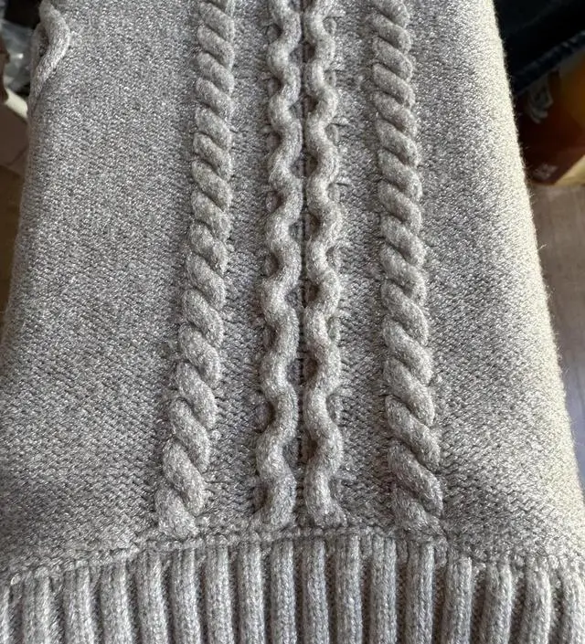 니트가 보들보들 하고 예뻐요! 지금 입기 딱 좋은거 같아요