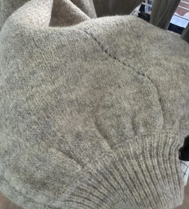 다른색도 같이 구매 할껄 그랬어요 ㅎㅎ 옷 편하고 넘 맘에 드네요