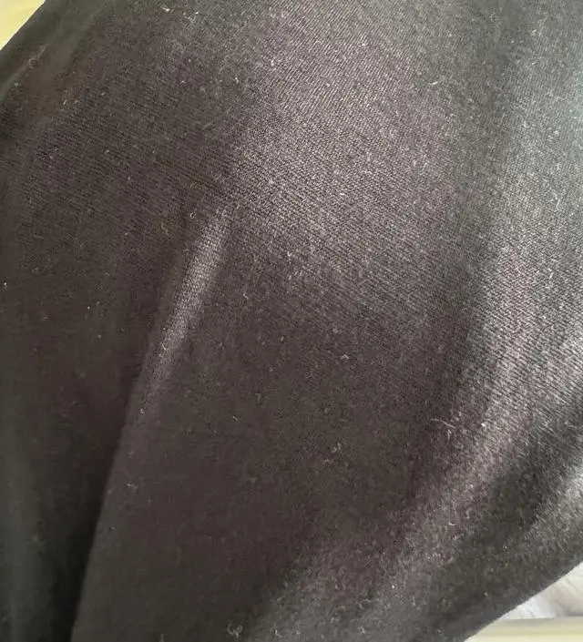 얇긴 하나 완전 편해요 ㅎㅎ 운동할때도 움직이기 넘 편하고 좋네요!!