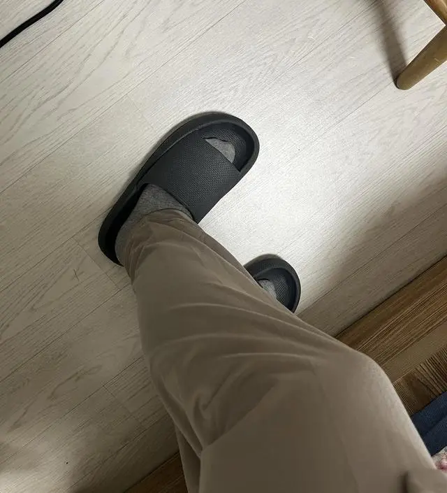 쌍둥이 17주 고무줄 잠옷이 불편해서 구매. 생각보다 두껍지 않은데, 은근 따듯해요. 한