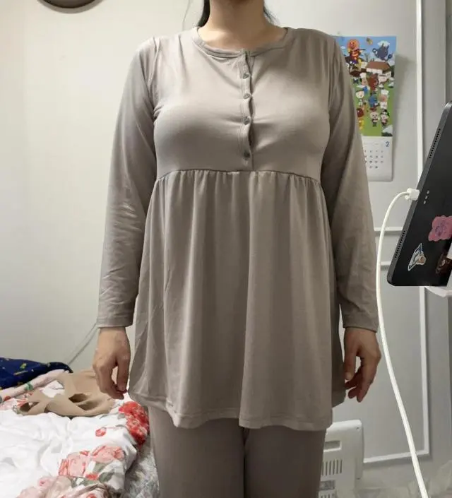 쌍둥이 17주 고무줄 잠옷이 불편해서 구매. 생각보다 두껍지 않은데, 은근 따듯해요. 한