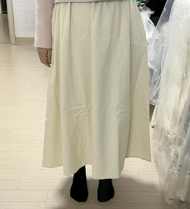 일단 제가 키가 큰 편인데도 다리를 다 가릴 정도로 길어서 좋구요! 나중에 배가 더 불