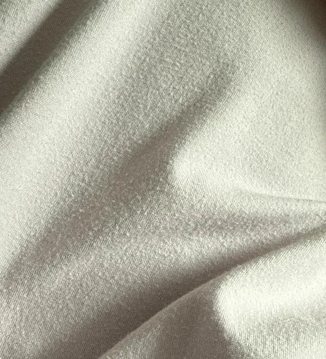 편해요 지퍼부분 한번씩 걸리적 거리긴 합니다. 받자마자 빨래해서 입었는데. 바로 보풀