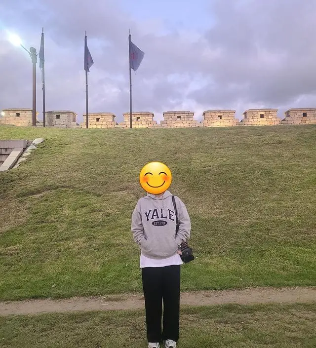 너무 편해요. 임부복이라 그런건지, 기장이 길어서 배 명치까지 끌어올려서 입으면 길이