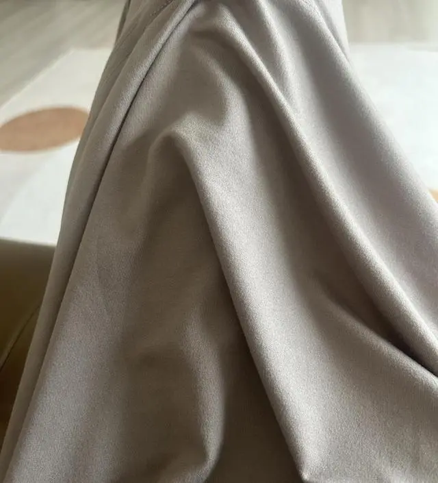 촤르르 해서 아주 편하게 입을수 있겠어요~ 캡이 있어서 더 좋은데 살짝 내려가 있긴 해