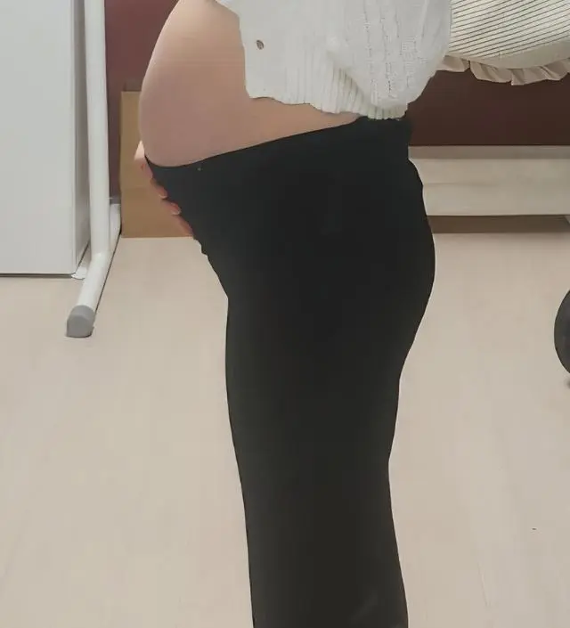 소재가 진짜 얇은데 부들부들하고, 기분좋게 감기는 소재라 착용했을 때 기분이 좋아요