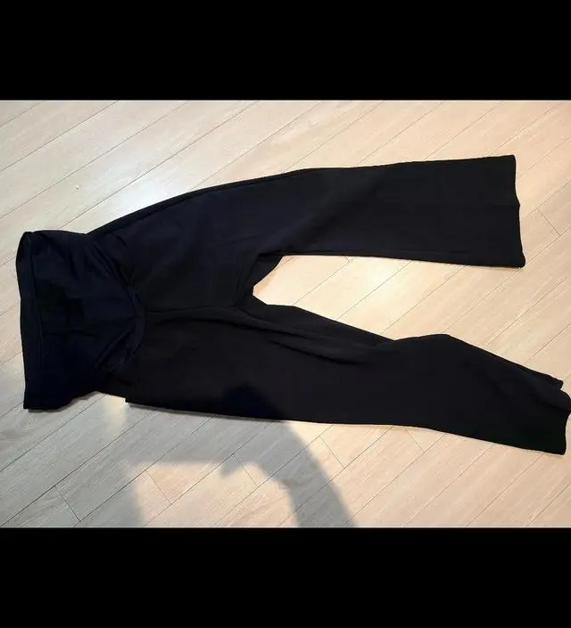 이거 기모가 들어가서 타이트 할거라는 걸 생각 못하고 사이즈를 정사이즈로 시켰어요.