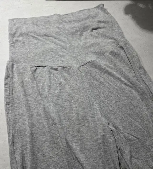 부들부들 엄청 편해요. 169, 62, 31주, 딱 맞아서 라지로 교체했어요.  라지도 안흘러내