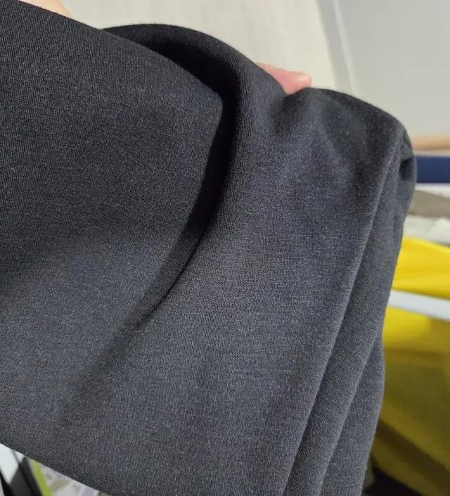 미듐이 넘 딱맞아서 라지로 바꿨는데 좀 커요. 만삭때입고 편하게 입으려니 약간 큰게 