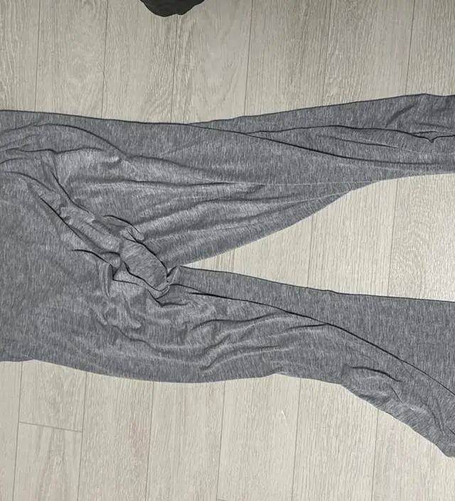 22주차인데 배가 엄청 편하만삭 때도 잘 입을 것 같습니다 ㅎㅎ 