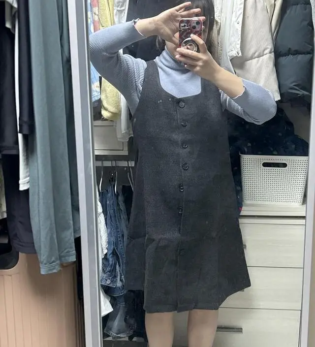 실물이 더 이뻐요 ~! 좀 모직 ..? 부직포 같은 질감의 옷인데
