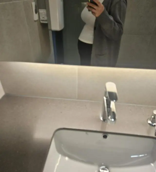 저는 임신전에 바지사이즈 26입는데 임신후엔 고무줄바지도 불편하고 해서 요바지를 시