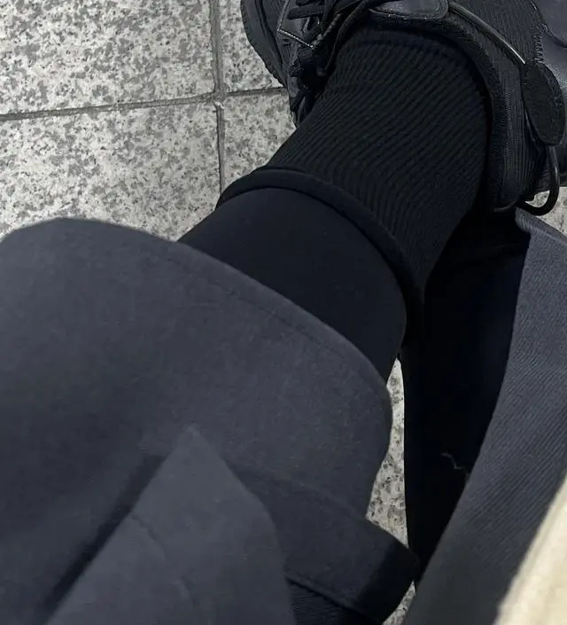 흘러내리지 않고, 발목 조임도 없어서 좋아요