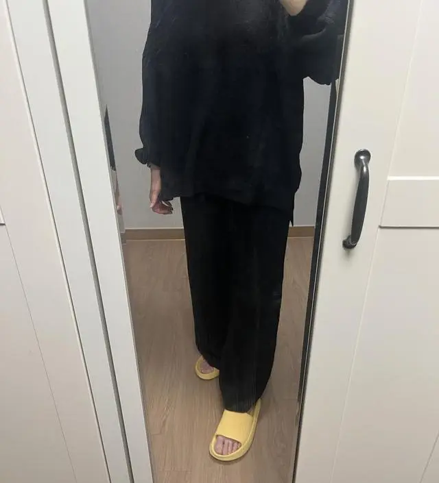 면이 아주 보드랍고 마음에 들어요! 블랙으로 구매했는데 다른색상도 구매하려고 합니다