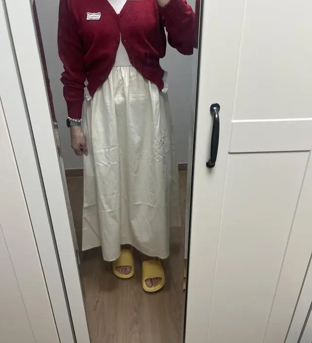 옷이 너무 귀엽습니다~ 소임에서 산 검은색가디건이랑 매치해도 너무 잘어울려요!