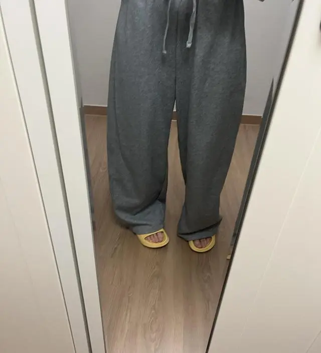 바지가 너무커요 ㅋㅋ 아직 14주라서 그런것같습니다 배가 좀 더 나오면 입으면 될 것 