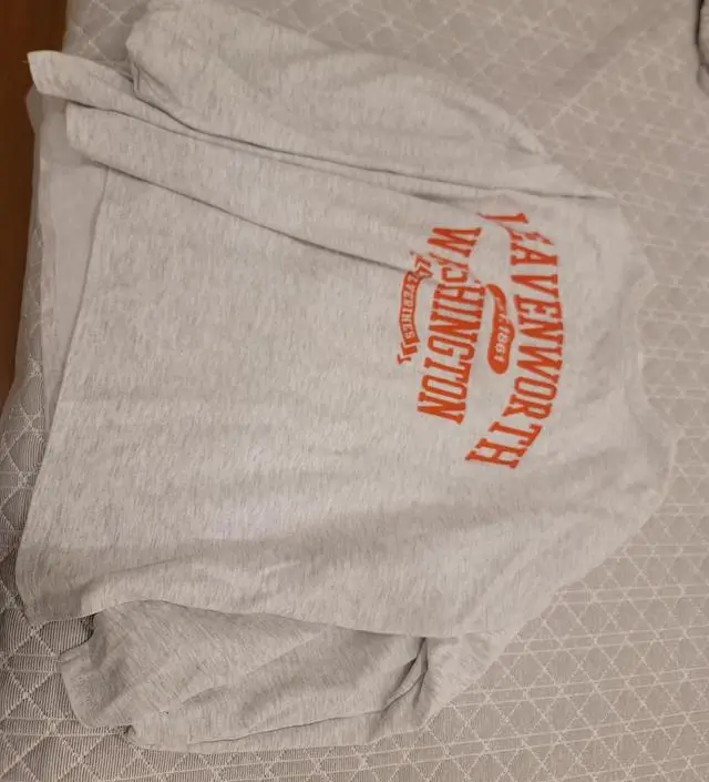 중기 접어 들어서 ..  구매 했어요.  편하게 잘 입고 있어요.