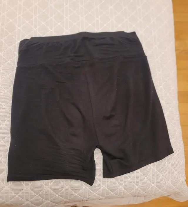 원피스 안에 잘 입고 있어요.  조금 커요. 추천합니다.