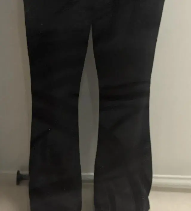 기모라서 따뜻하고 좋아요 부츠컷이라 핏이 좀더 편한느낌이에요 트레이닝복 느낌이 많