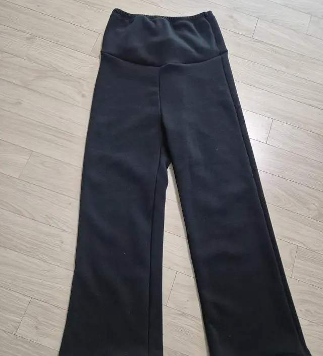 7개월임신부이고, 키는 150대초반입니다. 기장은 조금 길어서 수선을 맡겨야 하네요ㅎㅎ