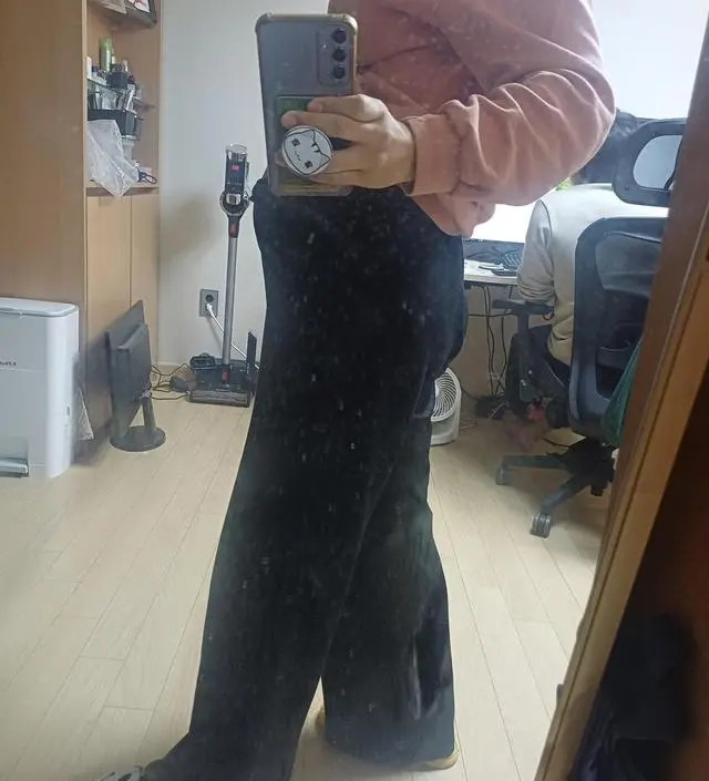 재질이 부드러워서 피부에 닿는 감촉이 좋아요. 지금 28주인데 배는 아직도 약간 넉넉해