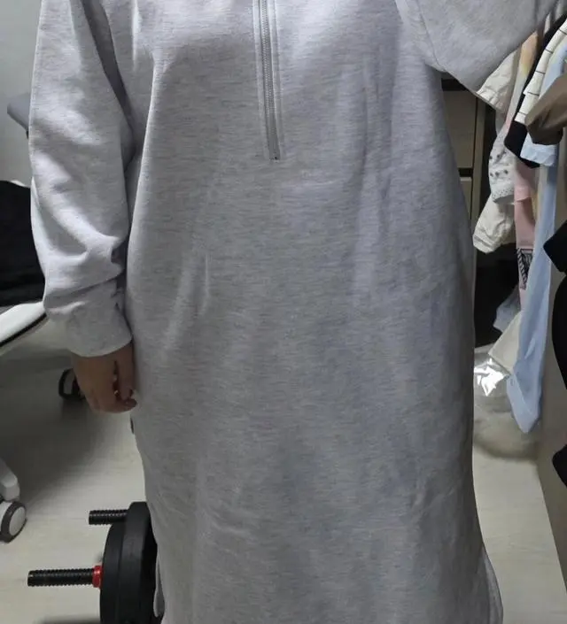 겨울에도 입을 수 있는 기모 원피스가 필요해서 구매했습니다. 잘 맞습니다.