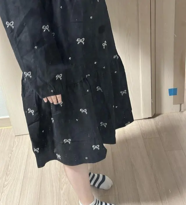 153cm 숏기장 구매했어요. 길이는 무릎아래, 정강이 위까지 내려오고 소매는 차렷자세하