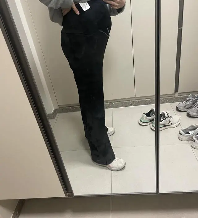 겨울용 바지가 필요할것 같아서 샀어요! 배부분도 편하고 좋네요~ 생각보다는 얇아요!