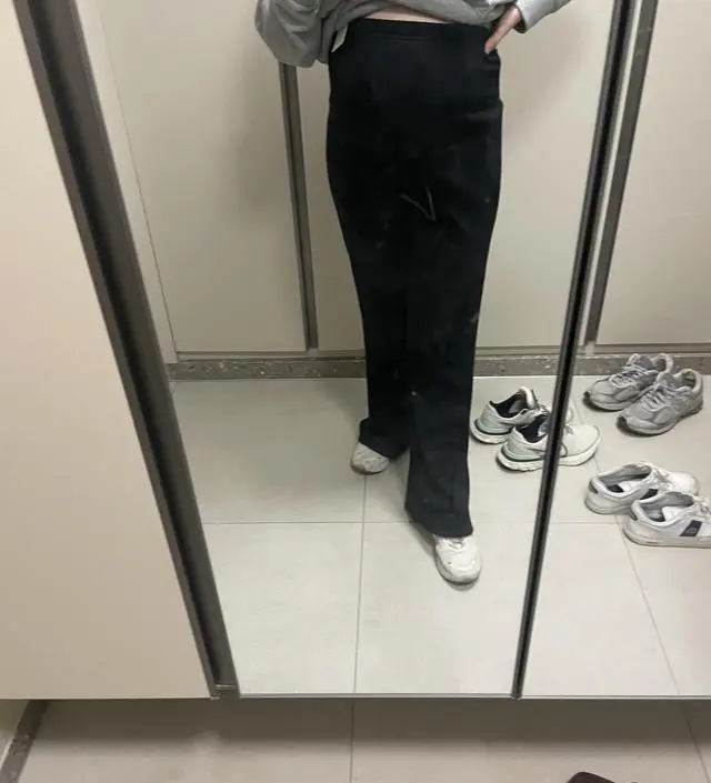 겨울용 바지가 필요할것 같아서 샀어요! 배부분도 편하고 좋네요~ 생각보다는 얇아요!