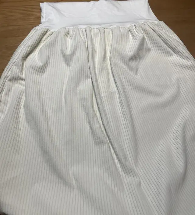 레이어드용 얇은거 입다가 이제 추워져서 골덴치마로 사봤어요! 여기저기 코디하기도 좋