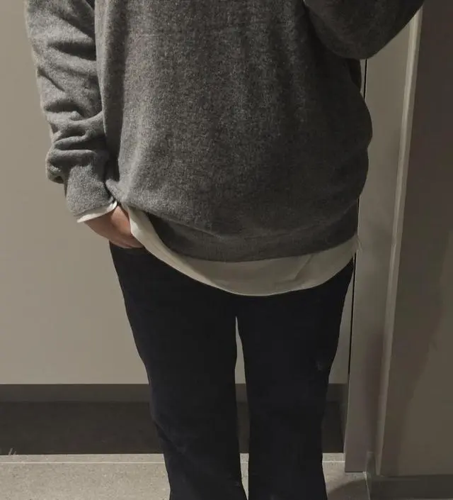 배송되기까지 시간이 좀 걸렸지만 품질과 디자인 컬러 모두 만족해요. 착장샷 잘나오게