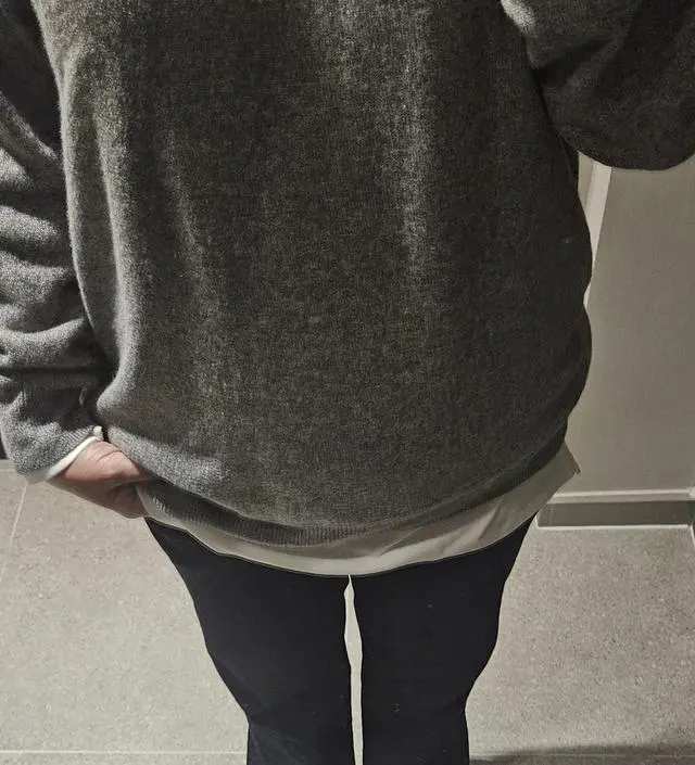 배송되기까지 시간이 좀 걸렸지만 품질과 디자인 컬러 모두 만족해요. 착장샷 잘나오게