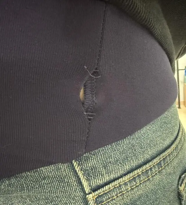 입자마자 이런것은,, 이미 뜯어져서 온거겠죠?ㅠㅠ 슬퍼요,,