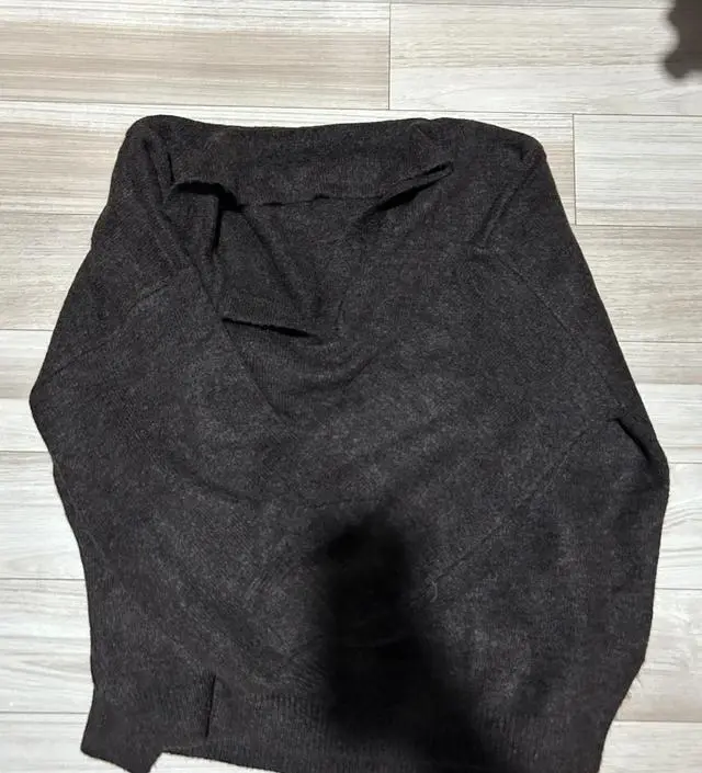 부드럽고 따뜻하고 좋아요. 핏이 너무 풍덩해서 큰 거 아닌가 싶었는데 오히려 배도 가