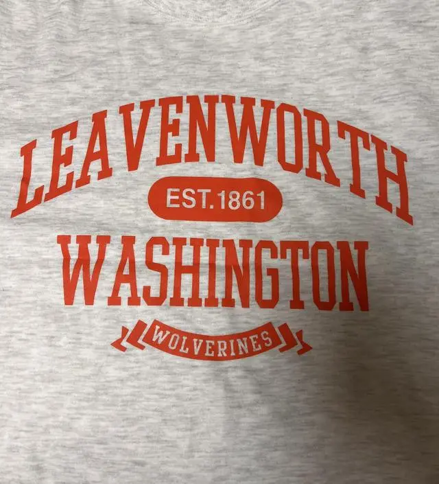 색깔도 은은하게 이뻐요 근데 생각보다 얇아서 한겨울은 추울것 같아요~~손목도 잡아주