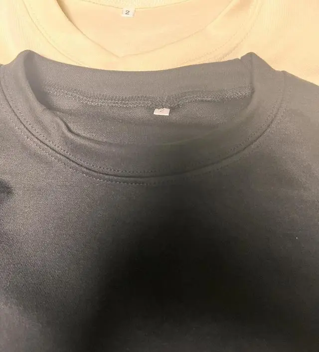 소매가 진짜 커요 원숭이마냥 ㅎㅎ핏이 루즈해서 진짜 편하고 좋아요! 근데 먼지가 좀 