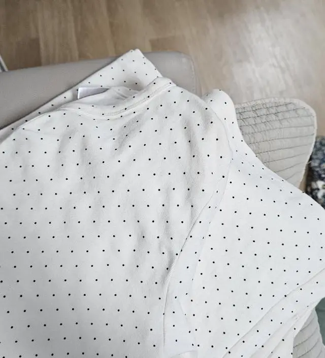 너무 얇지않아서 겨울에 입고자기 좋을거같아요 디자인도 넘 귀엽