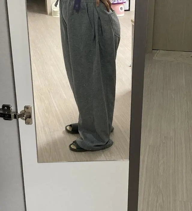 핏 너무 딱떨어지고 딱 이뻐서 좋아용 !! 물론 저는 키가 작아서 단추를 포기해야했지만