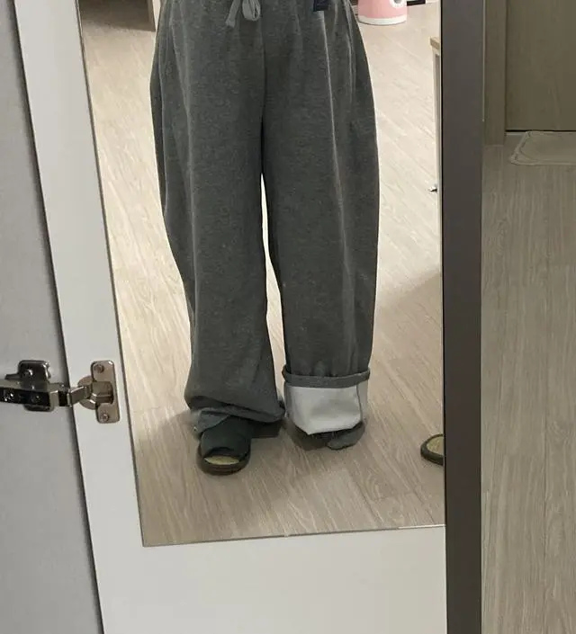 핏 너무 딱떨어지고 딱 이뻐서 좋아용 !! 물론 저는 키가 작아서 단추를 포기해야했지만