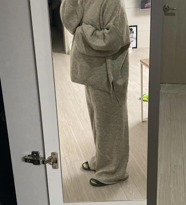 키작녀인 저에게는 조금 끌립니다 수선도못해서 그냥 배까지 힘껏올려서 입는데도 위에