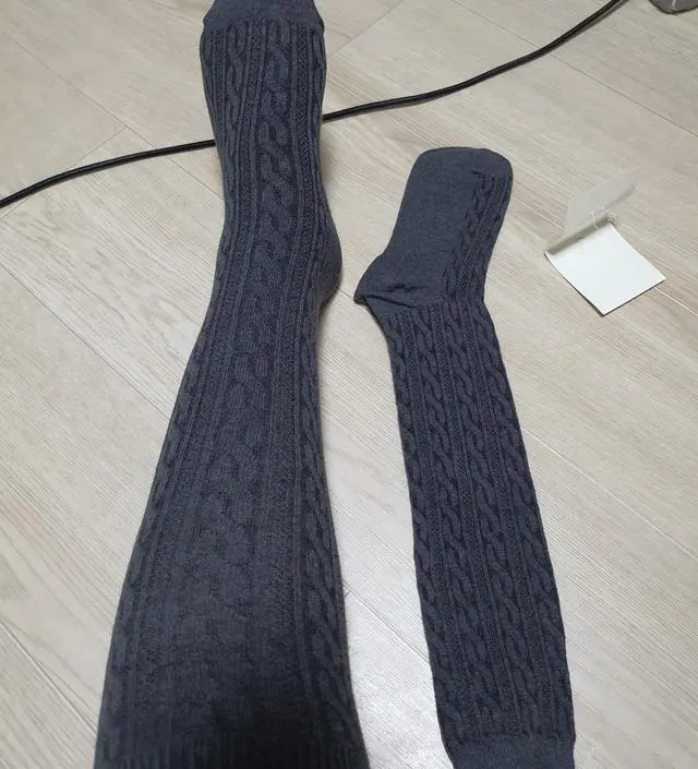 겨울에 원피스 안에 입고 싶어서 샀는데 사이즈도 다행히 잘 맞고 편해요~~ 임신중이나