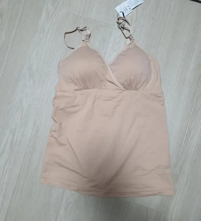 곧 출산하는데 모유수유를 하고 싶어서 구매했어요! 편하고 널널해서 가슴부분이 약간 