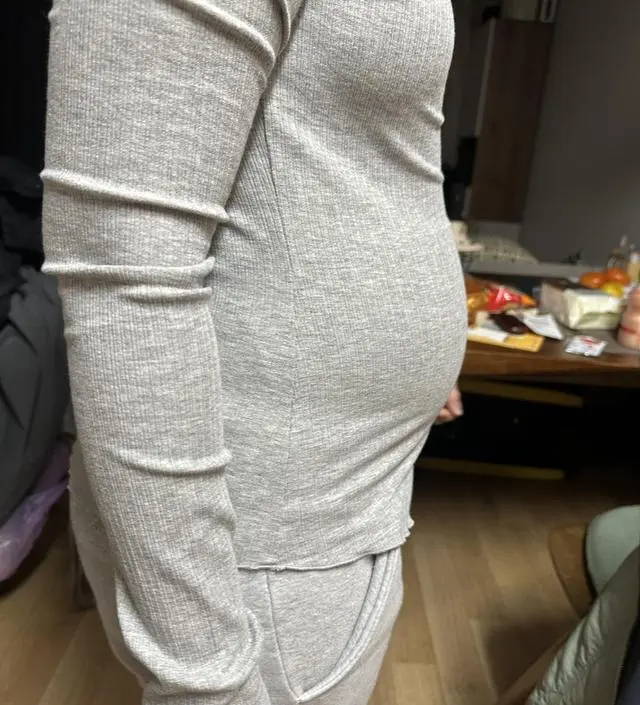 임부복원피스 안에 받쳐입을 티가 마땅치않아서 구매했는데 출산 후에 입기에도 좋을  